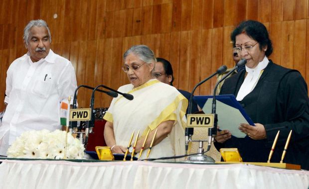 Chief Justice of Kerala High Court, Manjula Chellur administering the oath to new Governor Sheila Di